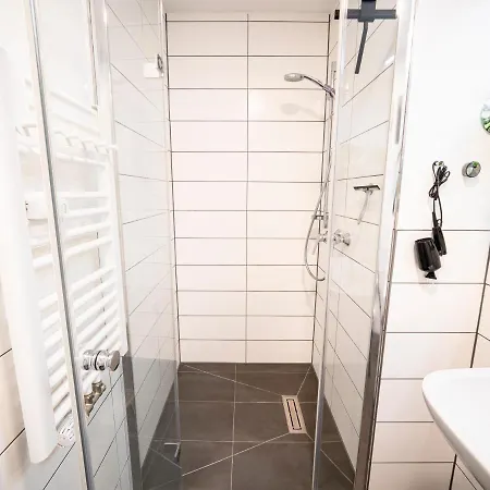 Premium - 1 Min To Hbf Apartment