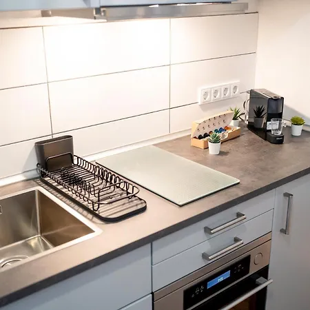 Premium - 1 Min To Hbf Apartment *